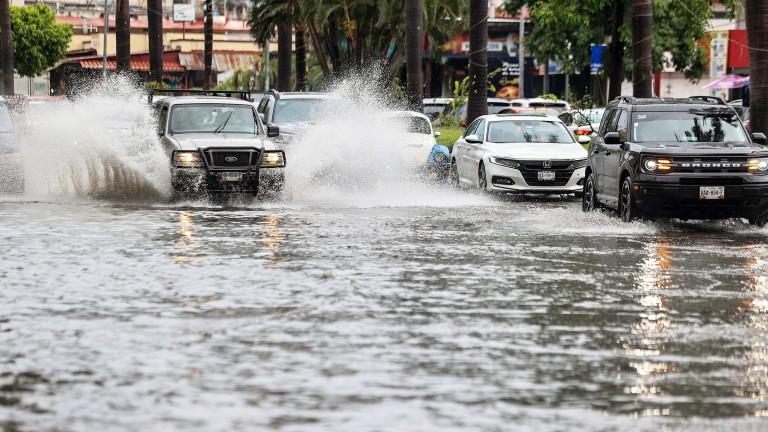 Ураганът "Хилари" ще доведе до голям риск от наводнения в Калифорния