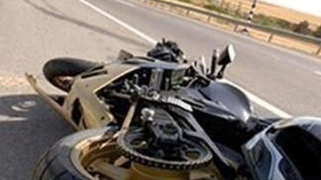 Двама загинаха, а пътник е в тежко състояние, при сблъсък на кола и мотор до Пловдив
