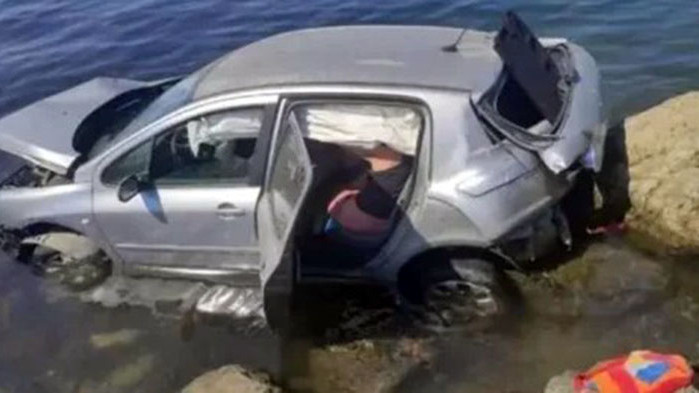 Мъжът, който се хвърли с колата си в морето, по-късно се е самоубил в болницата