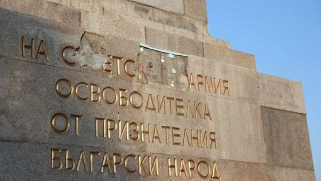 Фандъкова: Няколко палатки не пречат на демонтажа на Паметника на Съветската армия