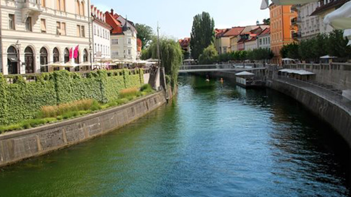 Президентът на Украйна Володимир Зеленски благодари днес на Словения, че