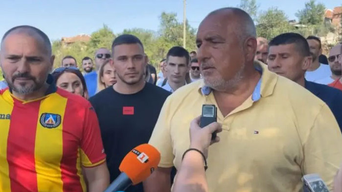 Решил е човекът – върнал се е. Хиляди пасажери идват