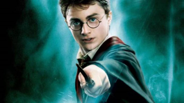 Фенове на Хари Потър облечени като момчето магьосник се стекоха