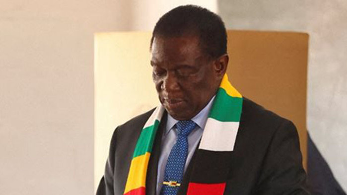Преизбраният президент на Зимбабве отхвърля критиките, че е спечелил с измама