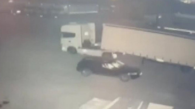 Откраднаха джип от охраняем паркинг, крадците избягали през дупка в оградата (Видео)