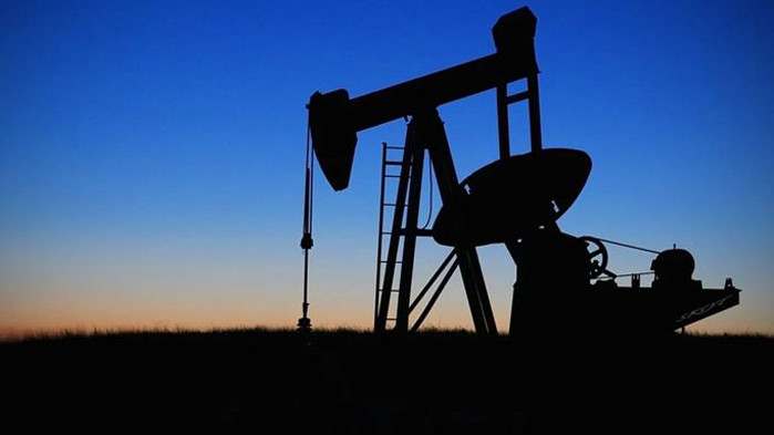 Американският лек суров петрол отстъпи с 2 цента или 0,3