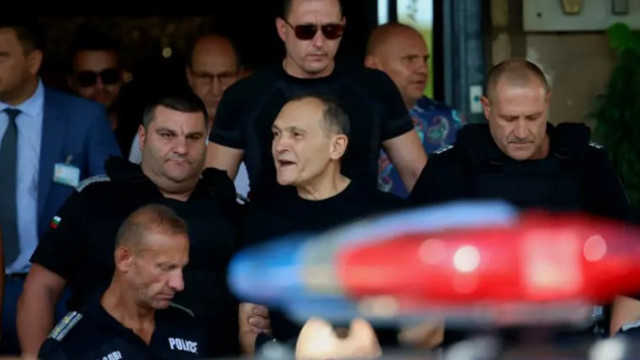 Вече час продължава разпитът на Божков в Специализирания наказателен съд