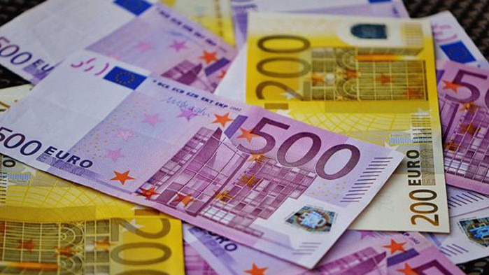 Еврото днес се котира над 1,09 долара, съобщиха германски финансови