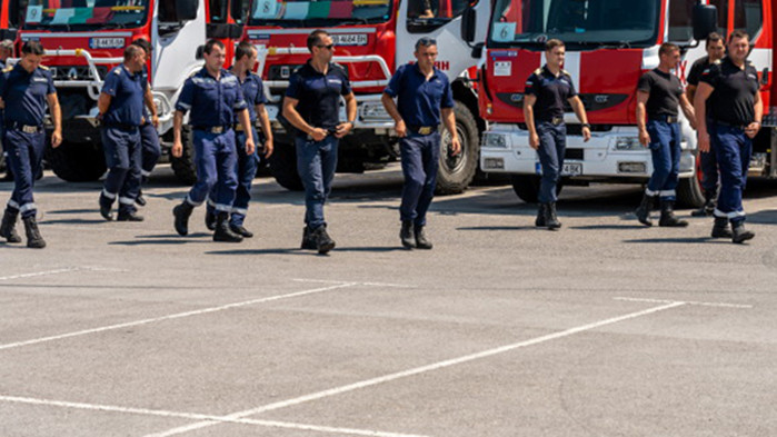 Изпращаме още 36 огнеборци на помощ в Гърция. Новият екип