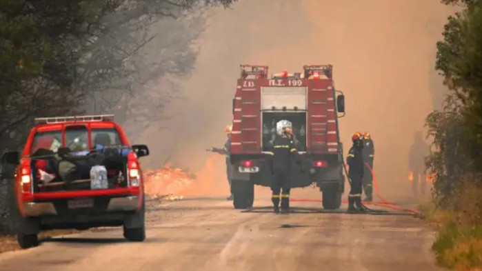 Нова група от 36 пожарникари заминава за Гърция в помощ за гасене на пожарите