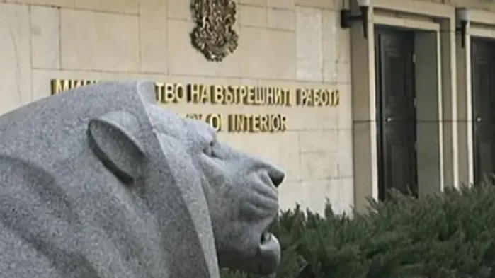 Както вече писахме той е брат на висш кадър на