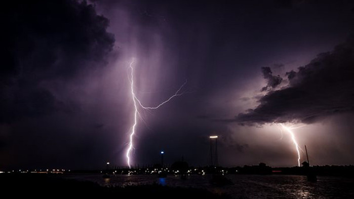Детето, което беше ударено от мълния в Русе, все още