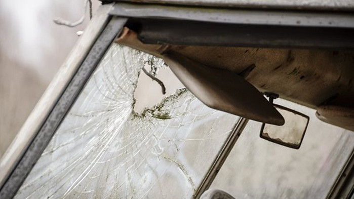 Най-малко шестима души загинаха, а други 42-ма бяха ранени днес