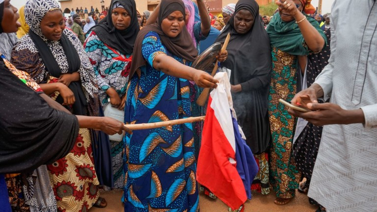 Хиляди се събраха в събота в столицата на Нигер Ниамей, за