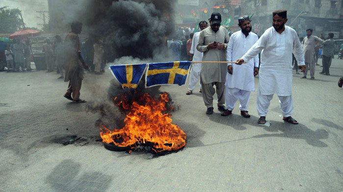Шведската полиция арестува в неделя в Малмьо над десет души. Това