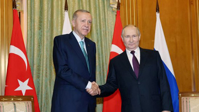 Руският президент Владимир Путин приветства днес турския държавен глава Реджеп