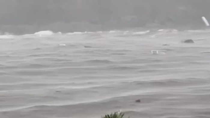 Със сирени евакуират хората в Царево (ВИДЕО)