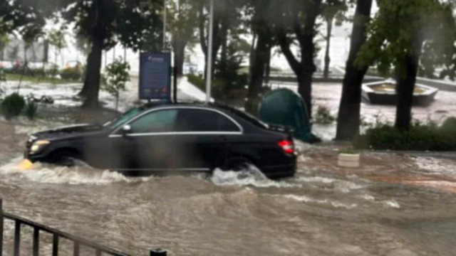 В Ахтопол наводненията превърнаха улиците в реки (ВИДЕО)