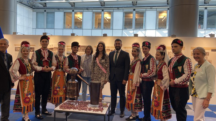 Заедно с колеги от Европейския парламент вървим в една посока- в