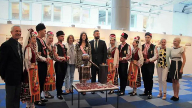 Изложба в ЕП представя българските традиции в производството на розово масло