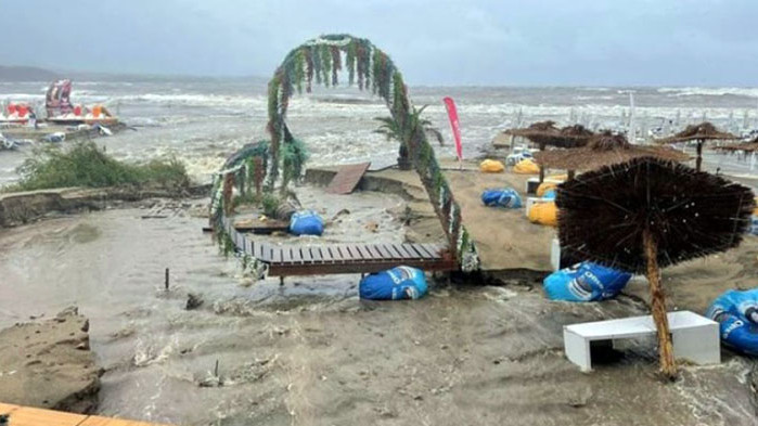 40 бедстващи в плажен бар на плаж Арапя са отказали