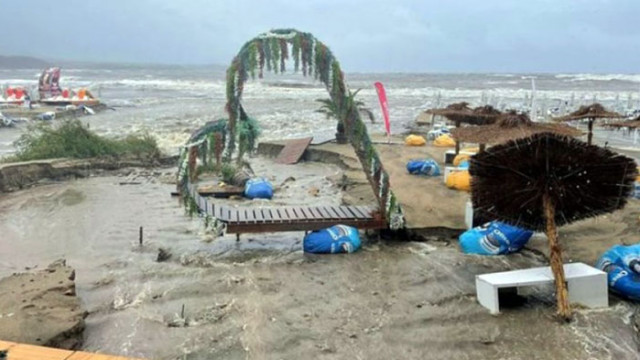 40 бедстващи в плажен бар на плаж Арапя са отказали