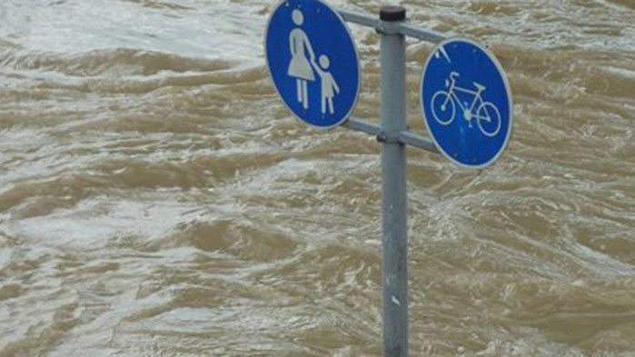 До момента при наводненията в Гърция службите са спасили 885