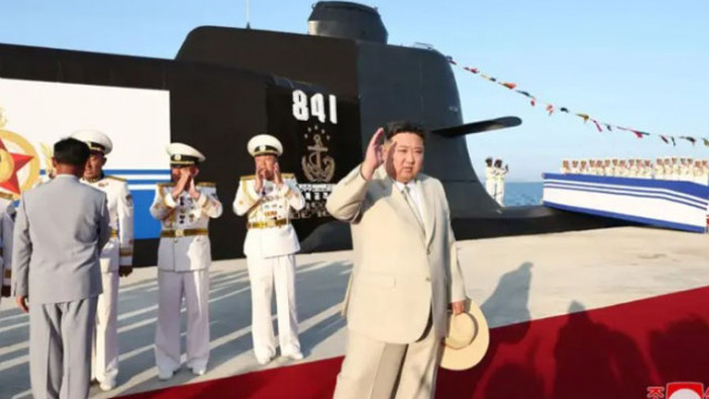 Северна Корея спусна на вода първата си ядрена подводница (СНИМКИ)