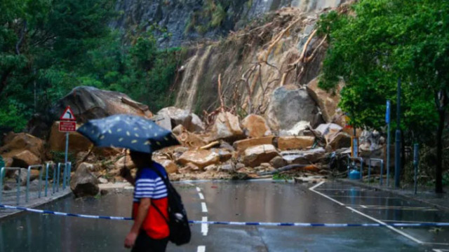Проливни дъждове заляха Хонконг и южната част на Китай което