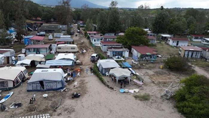 Два дни след потопа по Южното ни Черноморие, каравани и