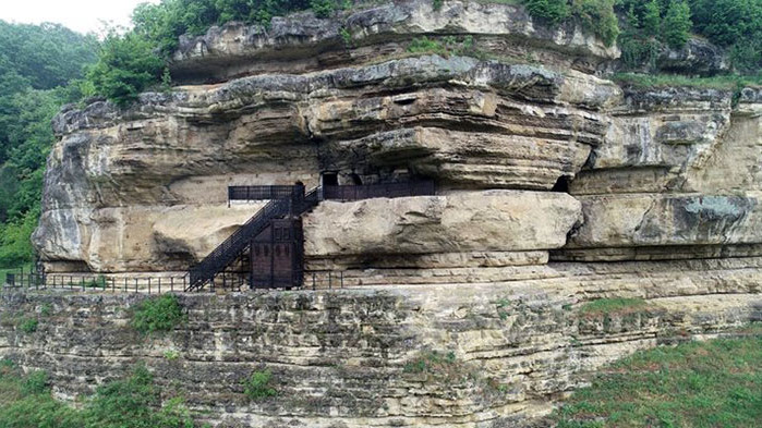 Уникалният скален манастир край с. Крепча ще бъде реставриран Може
