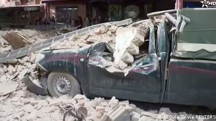 В момента, когато се случи бях на сцената, пеех. Първите