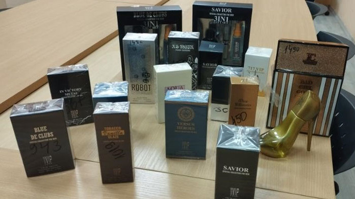 Голямо количество фалшиви парфюми задържаха митническите служители от ТД Митница Варна
