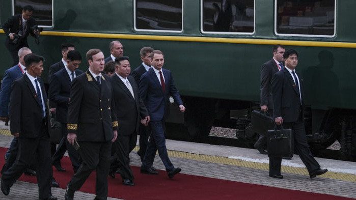 Руският президент Владимир посрещна Ким Чен Ун на космодрума Восточний в