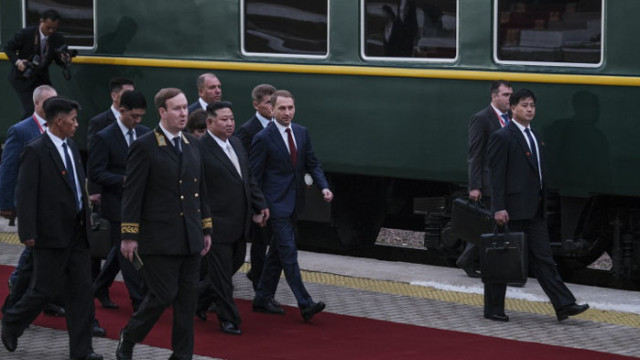 Руският президент Владимир посрещна Ким Чен Ун на космодрума Восточний  в