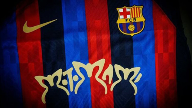 Футболистите на Барселона ще излязат с логото на британската рок