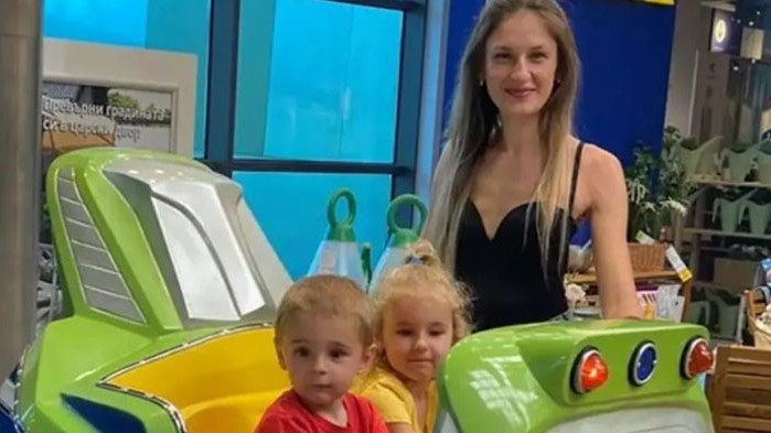 Елена Станева и двете й деца все още са в