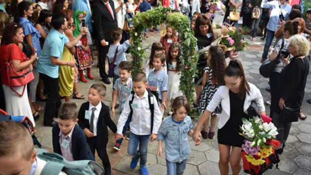 В Добрич не стигат учители по български, математика и информатика