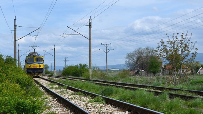 Детето, което бе в колата, пометена от влак на жп