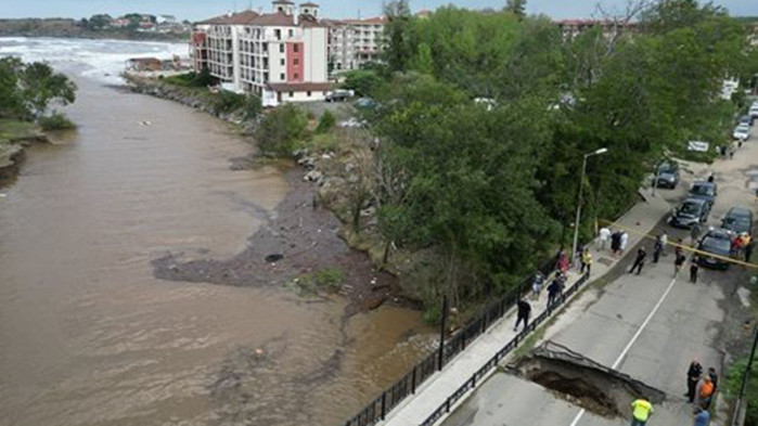 Питейната вода в засегнатите райони Приморско и Царево може да се