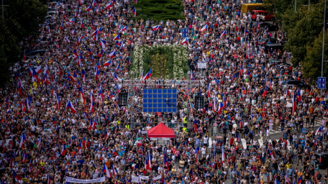 Хиляди поддръжници на проруска чешка опозиционна партия се събраха в Прага