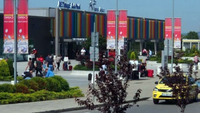 Шест часа изчакват на летище Варна пътници на нискотарифна компания