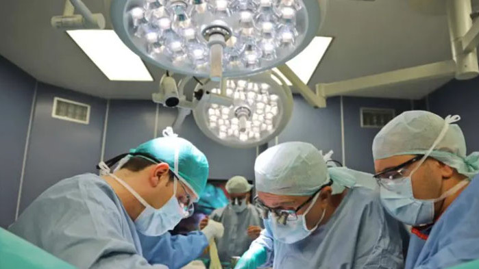 49-годишен мъж получи шанс за нов живот след чернодробна трансплантация във ВМА