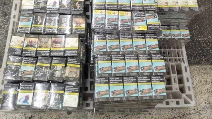 Откриха 42 хил. кутии цигари, скрити в кашони с храна на Дунав мост - Видин