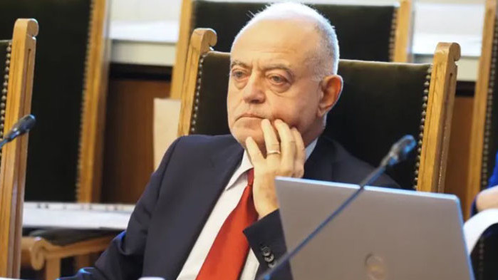 Атанас Атанасов подаде оставка като председател на комисията за контрол над службите