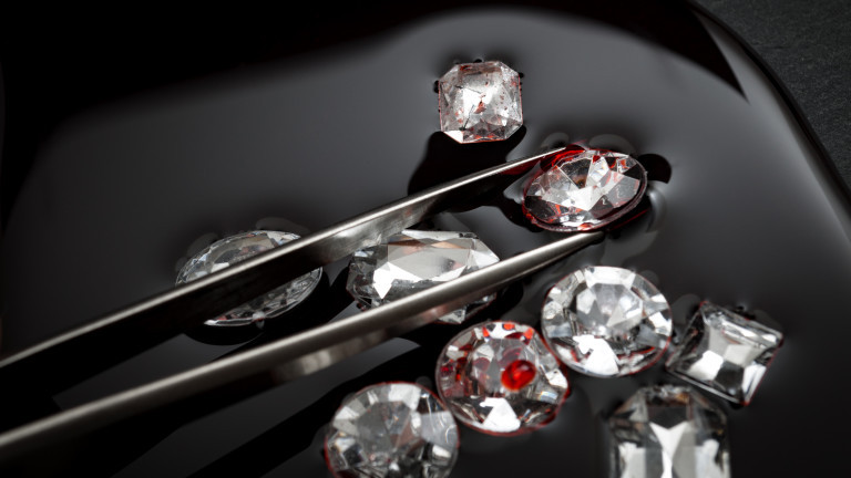 Руският производител на диаманти "Алроса" спира продажбите