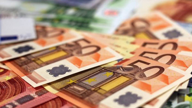 Курсът на еврото остава под прага от 1 07 долара съобщиха