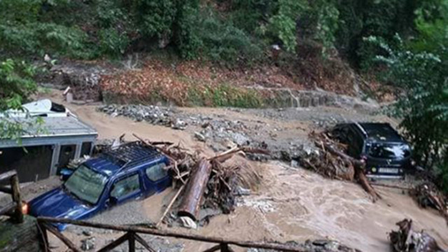 Нови проливни дъждове се очакват в наводнените райони на Гърция през следващата седмица