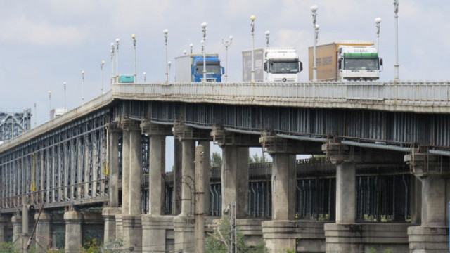 Движението по Дунав мост при Русе ще бъде временно преустановено