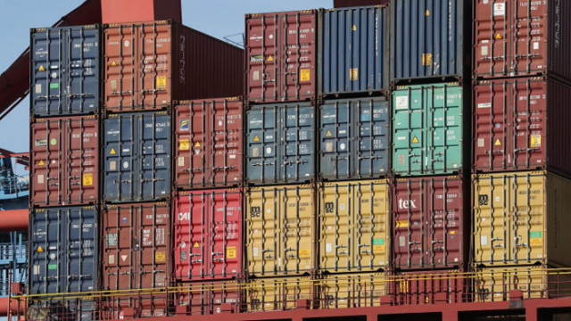 Транспортни контейнери от Китай се натрупват в Русия на фона на